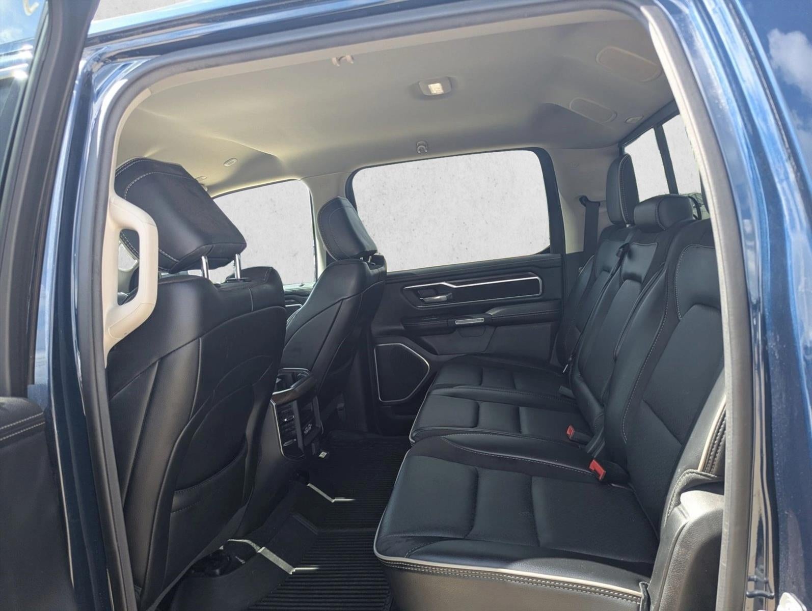 2022 RAM 1500 Laramie Crew Cab 4x2 5'7" Box