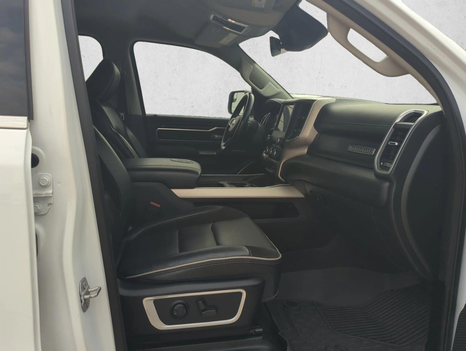 2022 RAM 1500 Laramie Crew Cab 4x2 5'7" Box