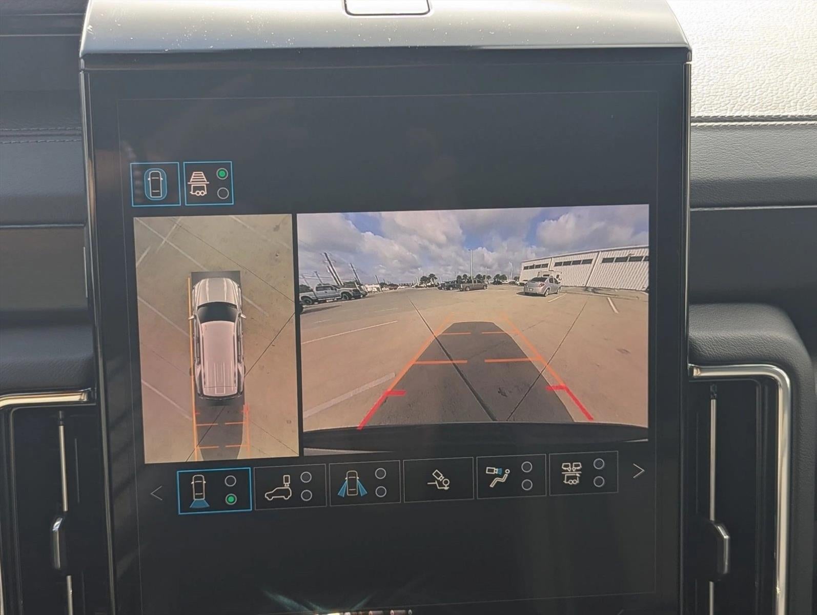 2026 GMC Yukon Denali - Photo 13