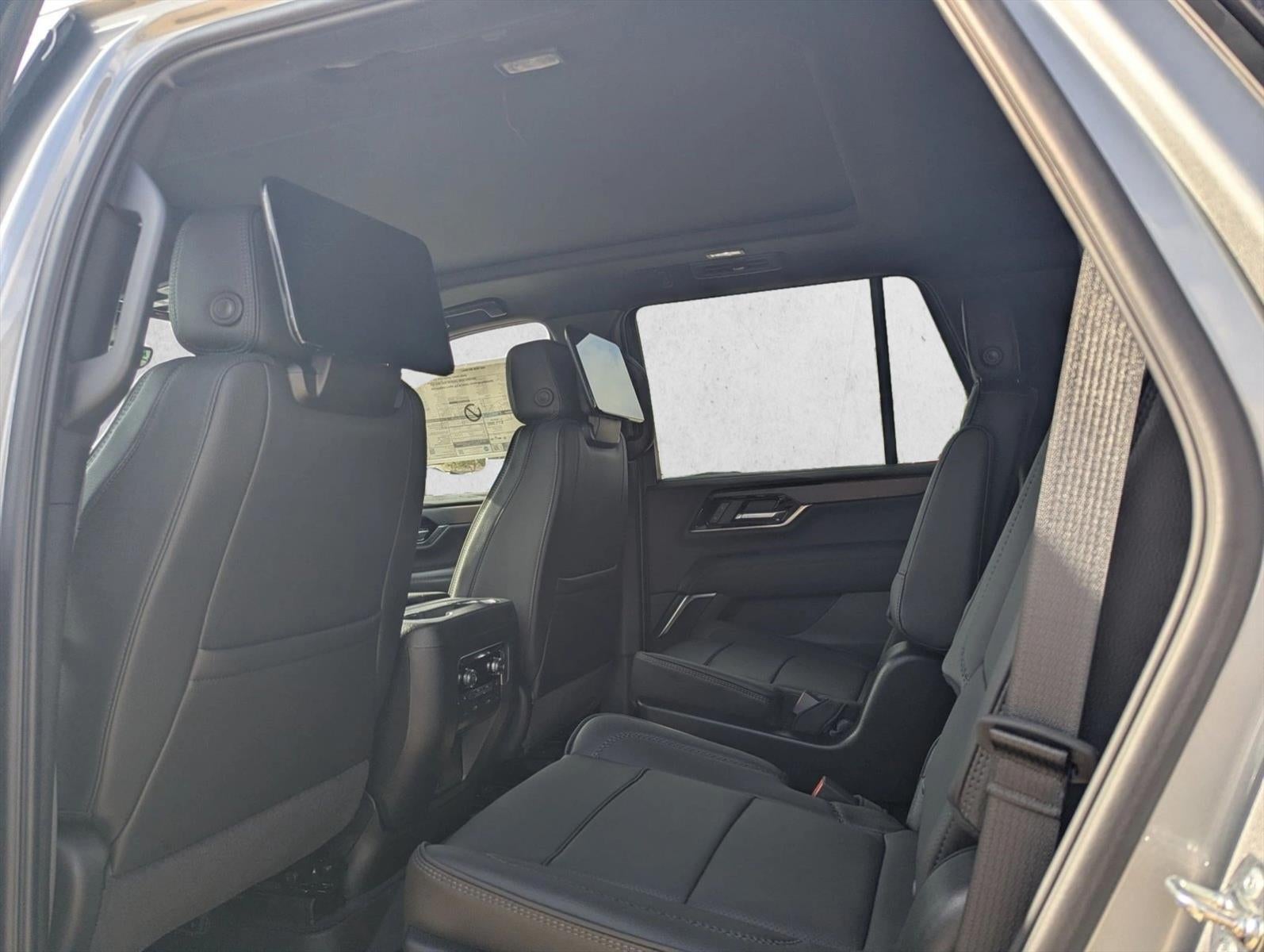 2026 GMC Yukon Denali - Photo 15