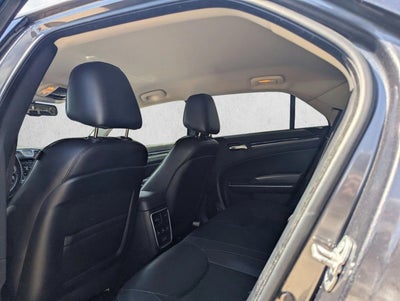 2022 Chrysler 300 Touring L