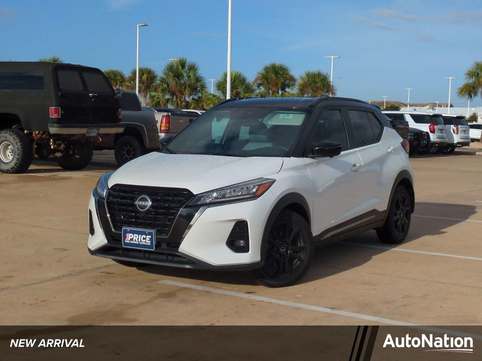 2023 Nissan Kicks SR