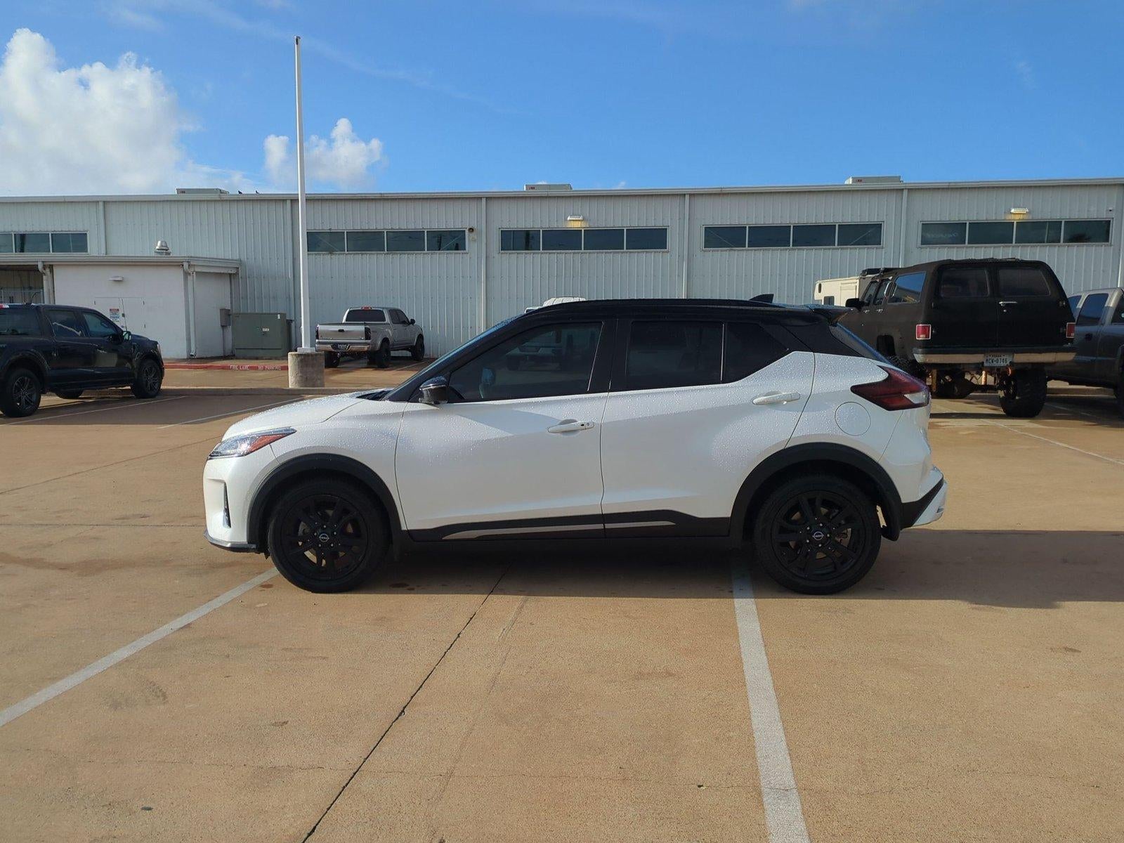 2023 Nissan Kicks SR