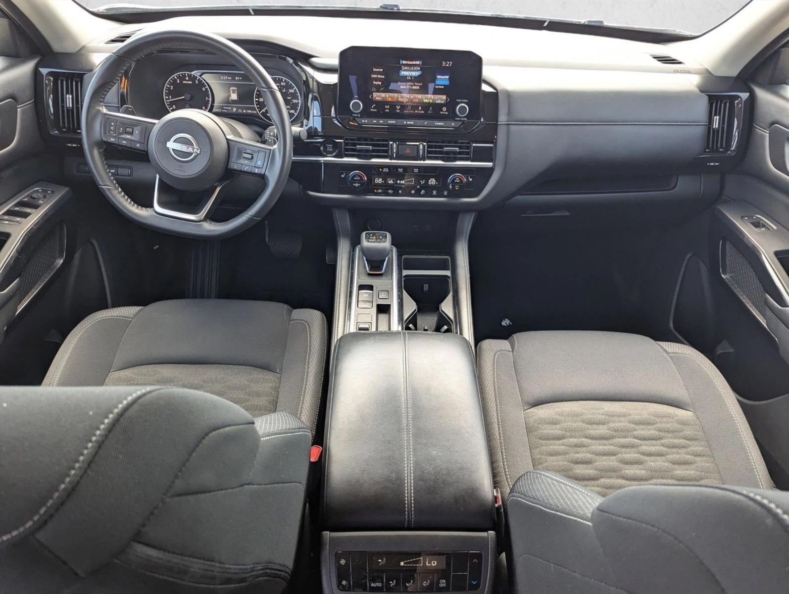 2025 Nissan Pathfinder SV