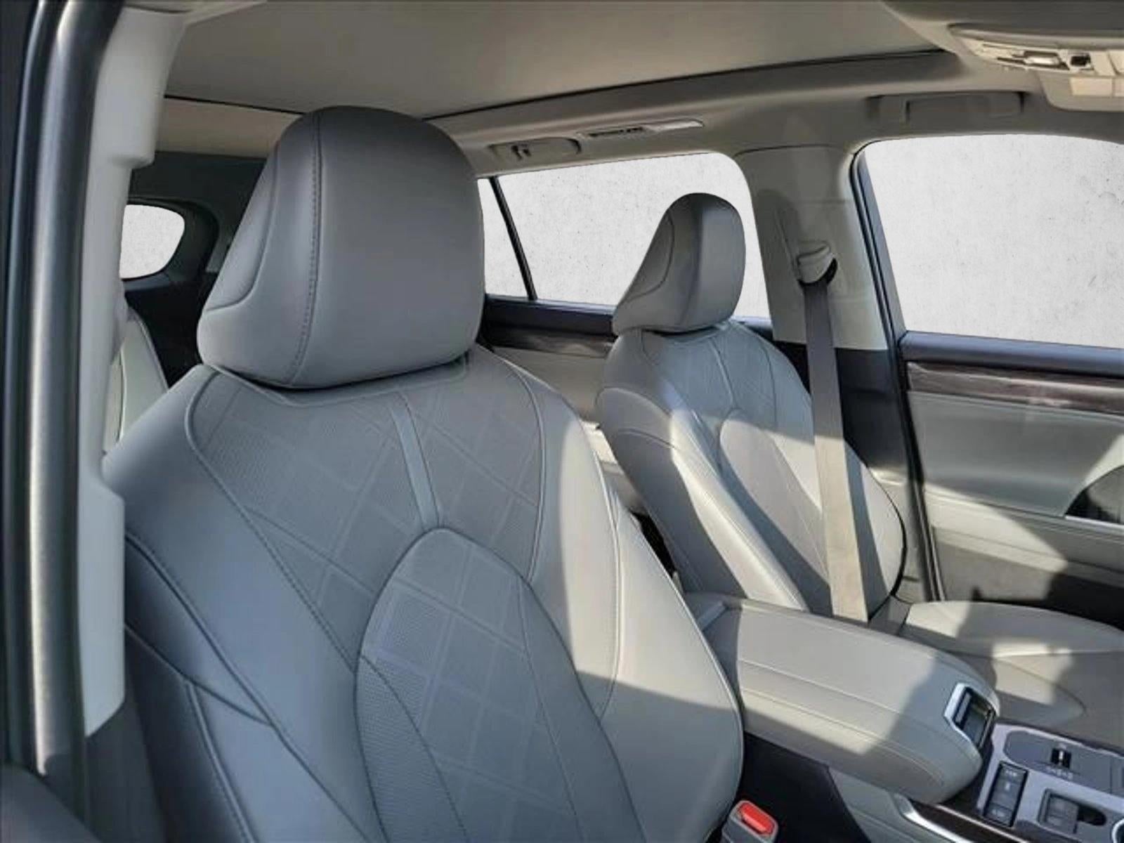 2022 Toyota Highlander Platinum