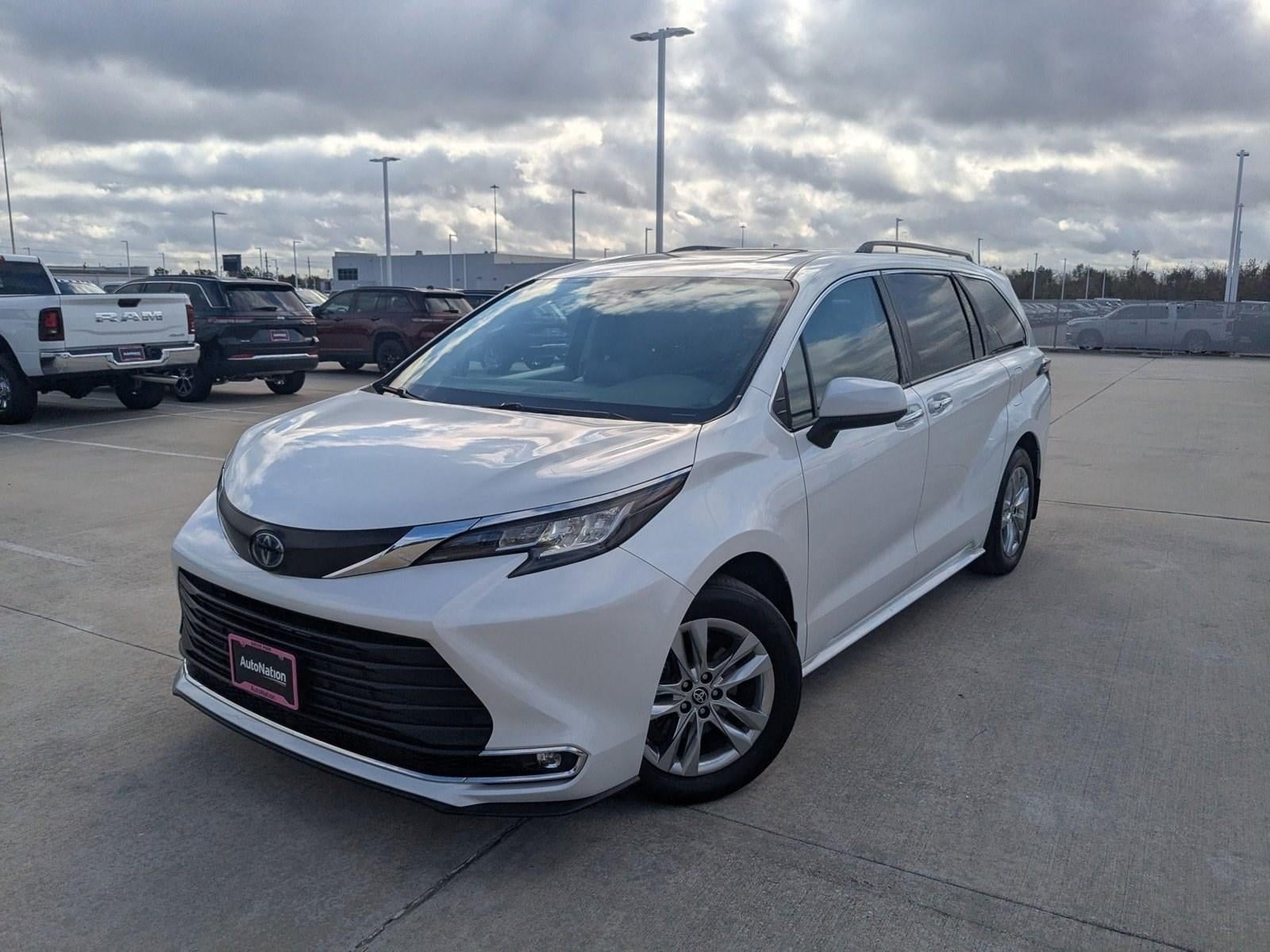 2023 Toyota Sienna XLE