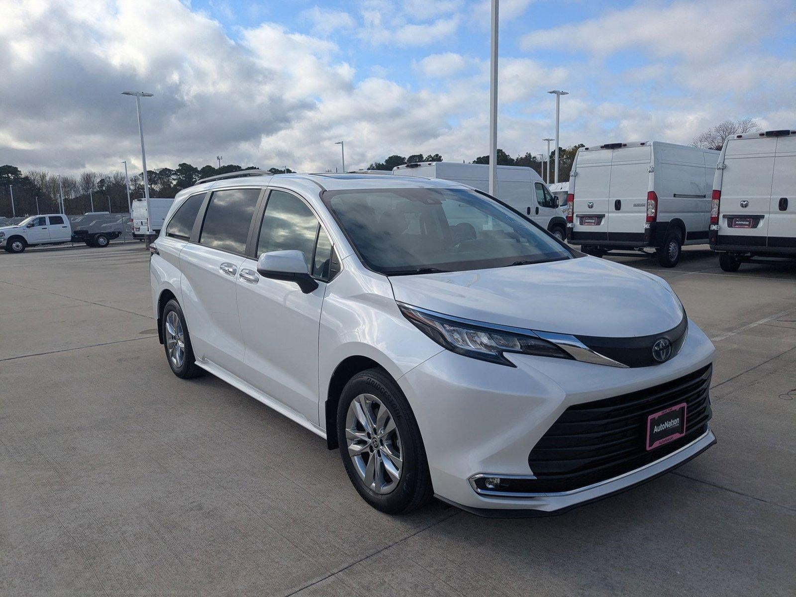 2023 Toyota Sienna XLE