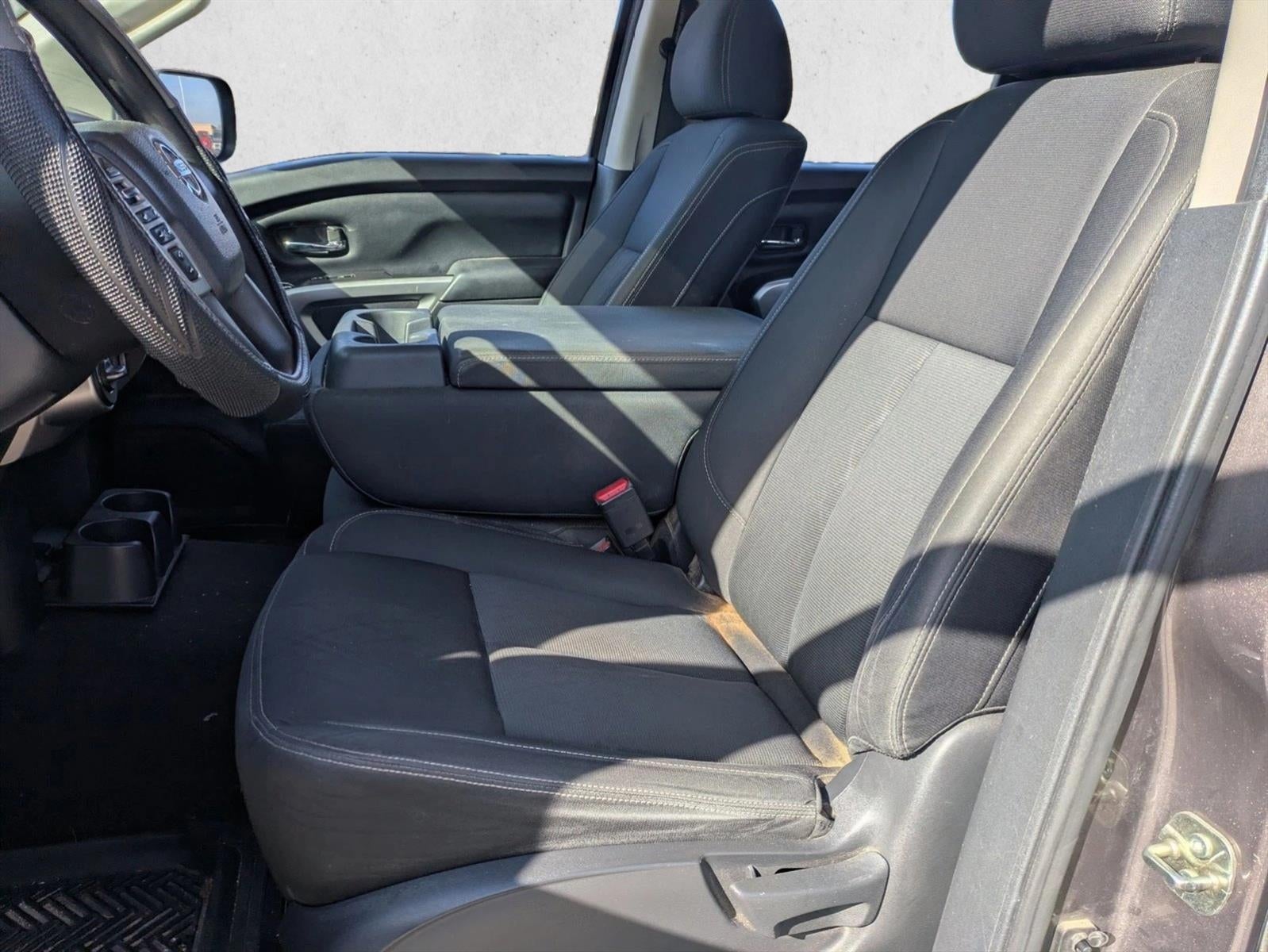 2017 Nissan Titan 4x4 Crew Cab SV