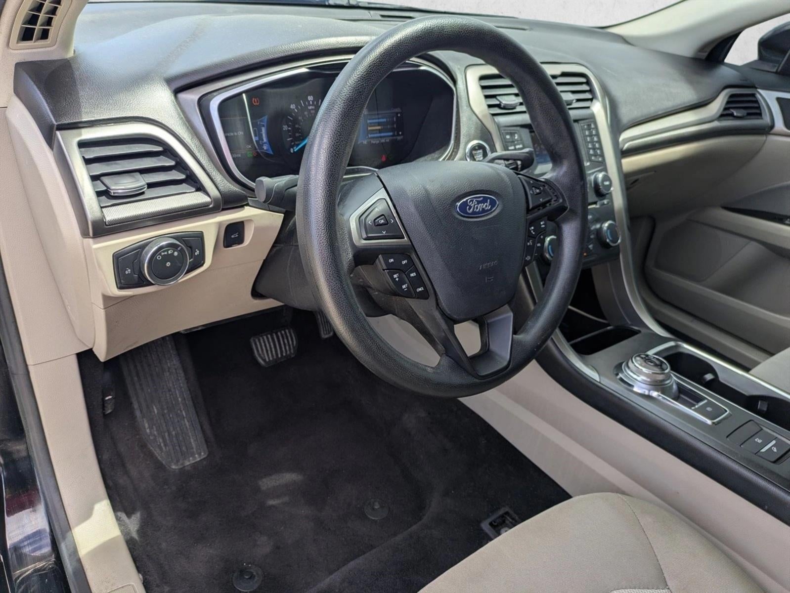 2017 Ford Fusion SE FWD