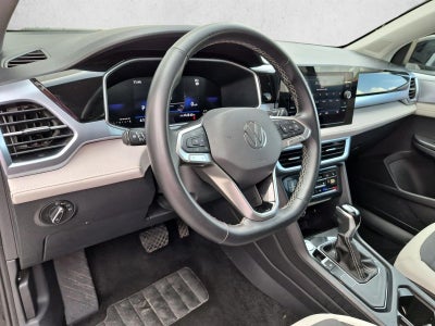 2025 Volkswagen Taos SE FWD