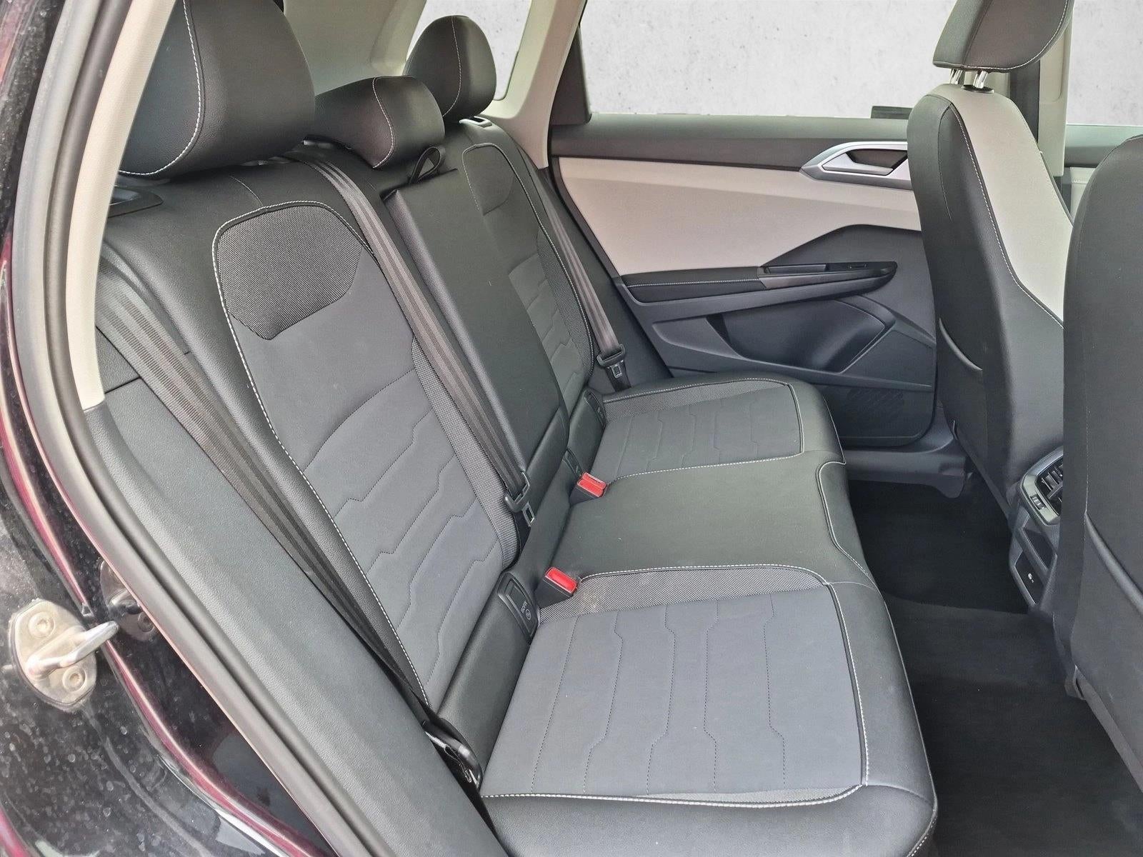 2025 Volkswagen Taos SE FWD