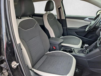 2025 Volkswagen Taos SE FWD