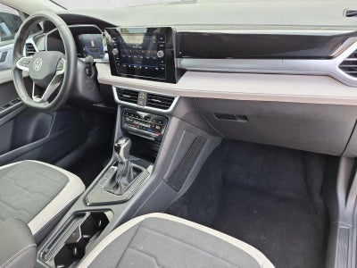 2025 Volkswagen Taos SE FWD