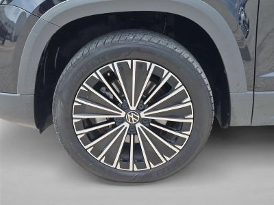 2025 Volkswagen Taos SE FWD