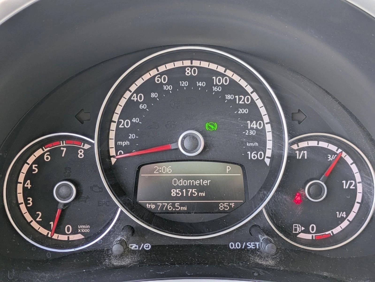 2013 Volkswagen Beetle Convertible 2dr Auto 2.5L