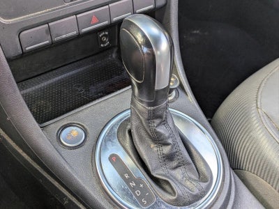 2013 Volkswagen Beetle Convertible 2dr Auto 2.5L