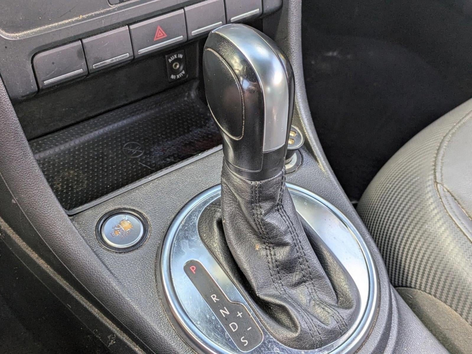 2013 Volkswagen Beetle Convertible 2dr Auto 2.5L