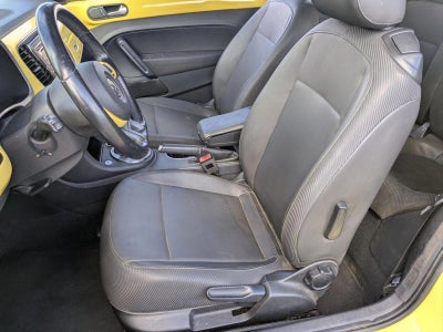 2013 Volkswagen Beetle Convertible 2dr Auto 2.5L