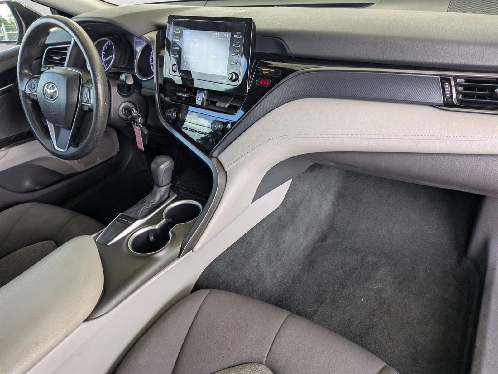 2022 Toyota Camry LE Auto (SE)