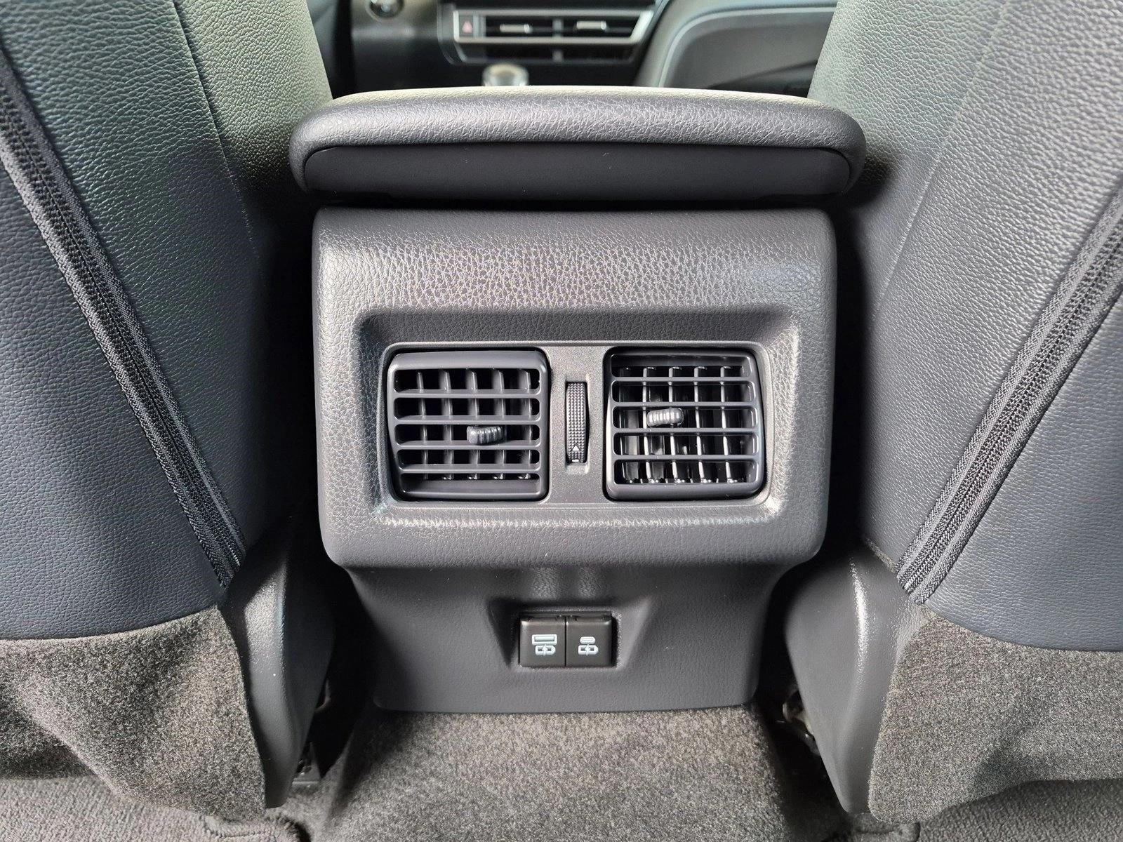 2025 Toyota Camry SE (Natl)