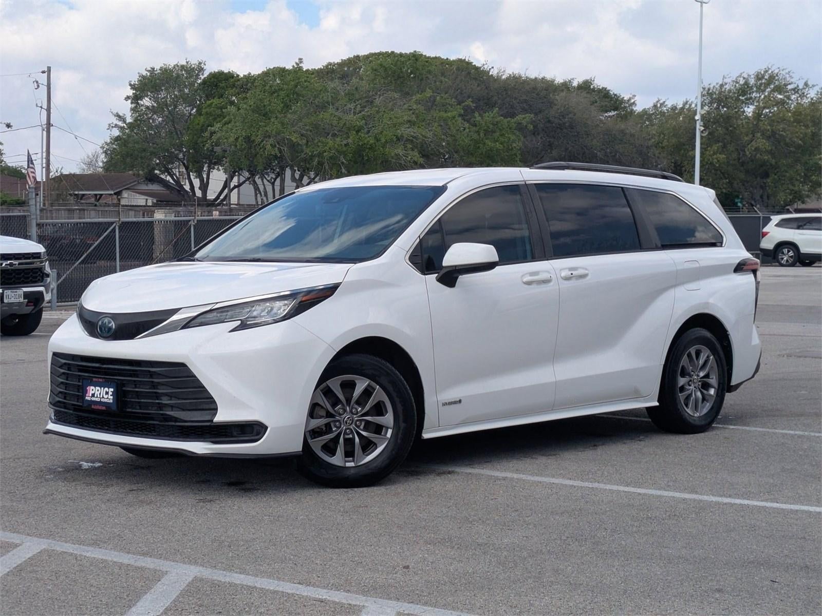 2021 Toyota Sienna LE FWD 8-Passenger (Natl)