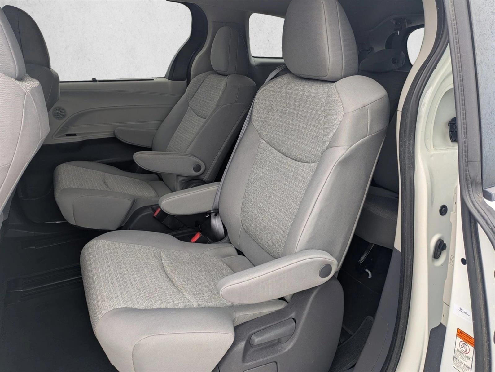 2021 Toyota Sienna LE FWD 8-Passenger (Natl)
