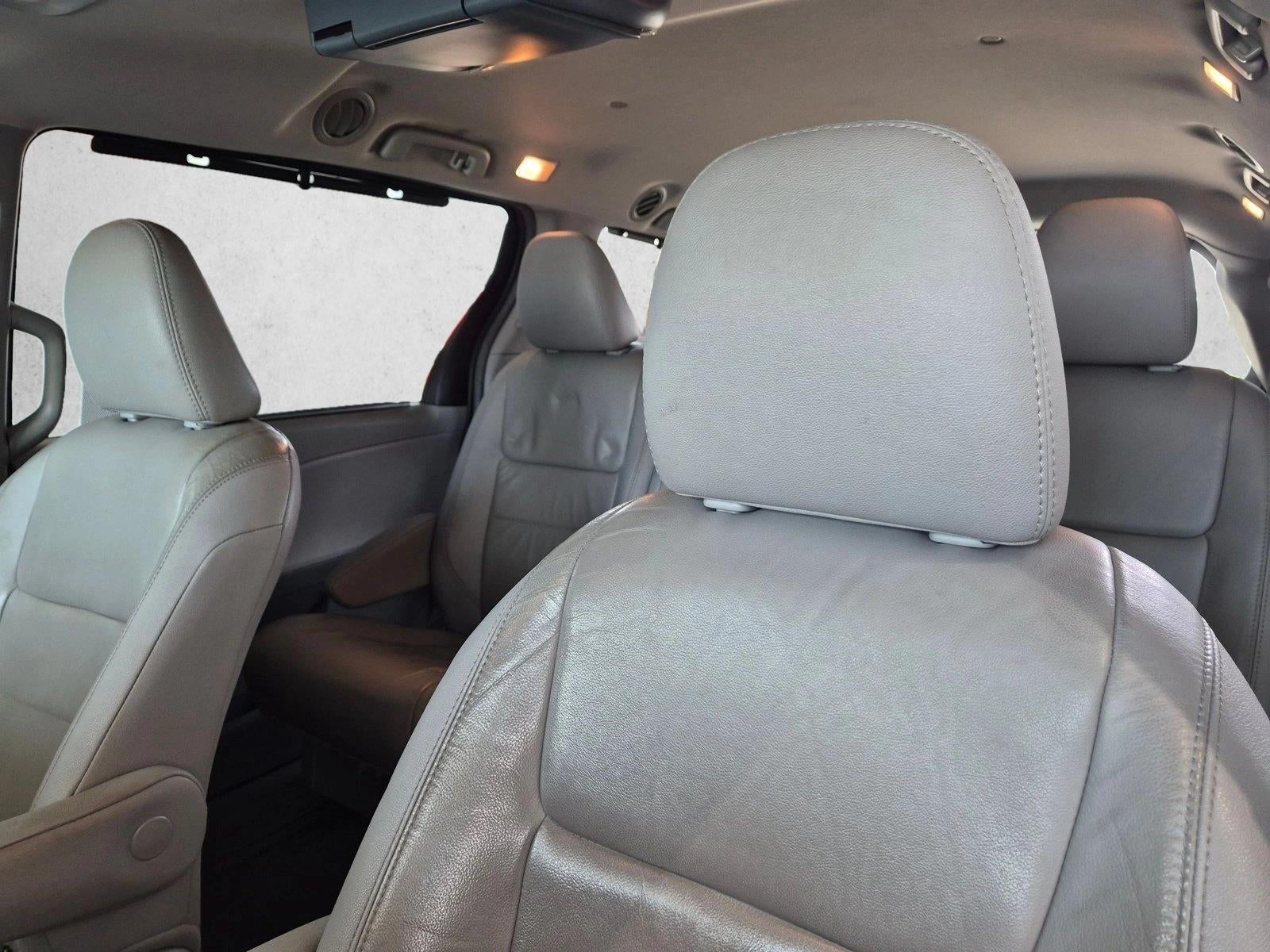2017 Toyota Sienna XLE FWD 8-Passenger (Natl)