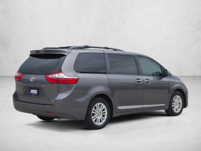 2017 Toyota Sienna XLE FWD 8-Passenger (Natl)