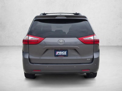 2017 Toyota Sienna XLE FWD 8-Passenger (Natl)