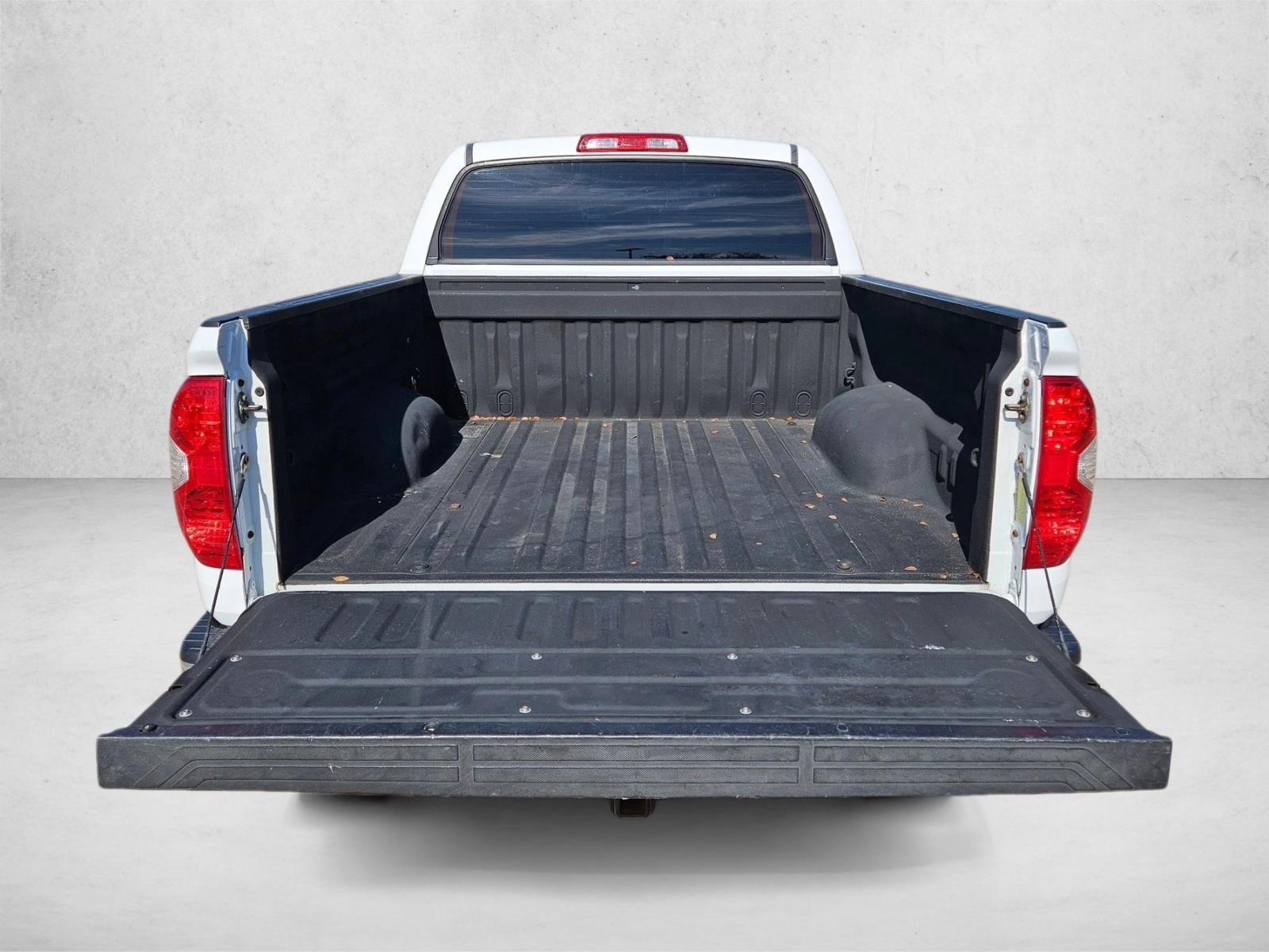 2017 Toyota Tundra 4WD 4WD SR5 CrewMax 5.5' Bed 5.7L FFV (SE)