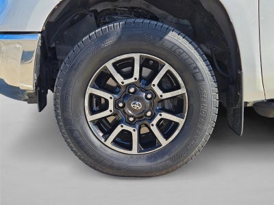 2017 Toyota Tundra 4WD 4WD SR5 CrewMax 5.5' Bed 5.7L FFV (SE)