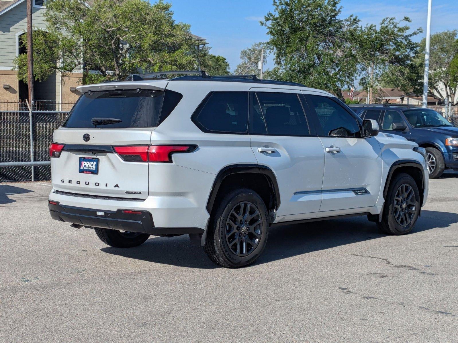 2025 Toyota Sequoia Platinum 4WD (Natl)