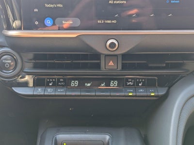 2023 Toyota Crown XLE AWD (Natl)