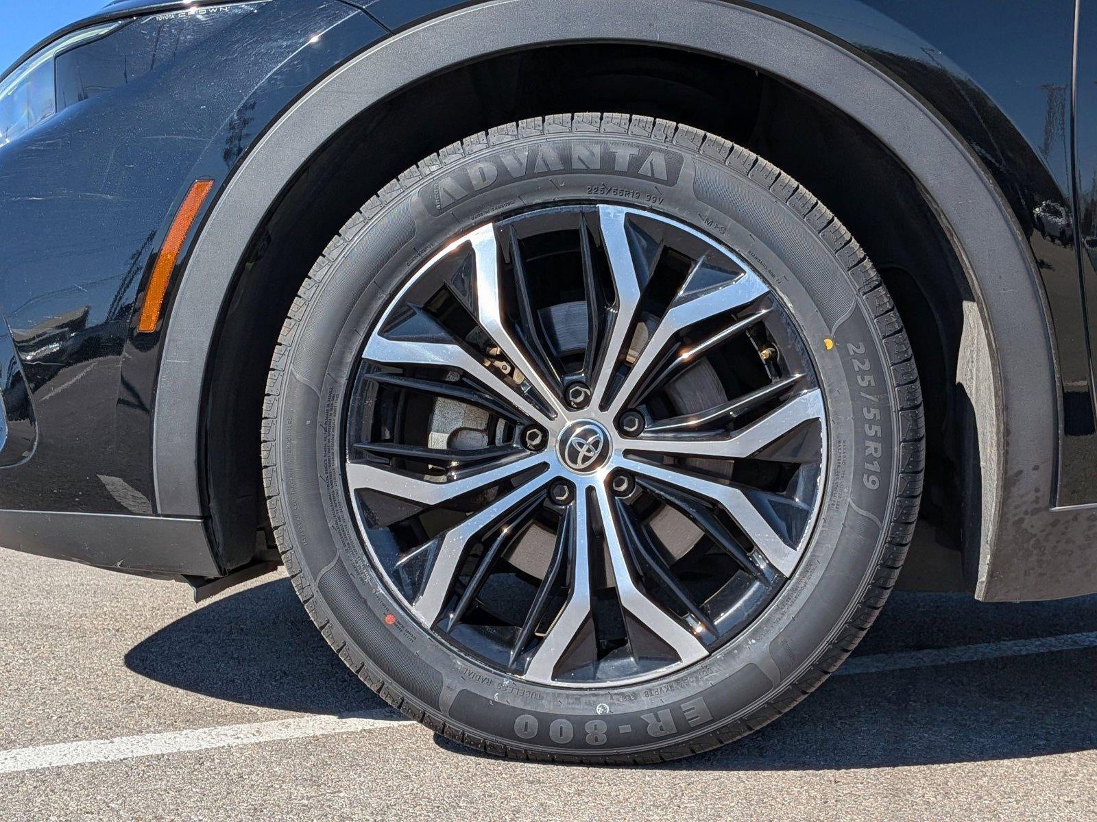 2023 Toyota Crown XLE AWD (Natl)