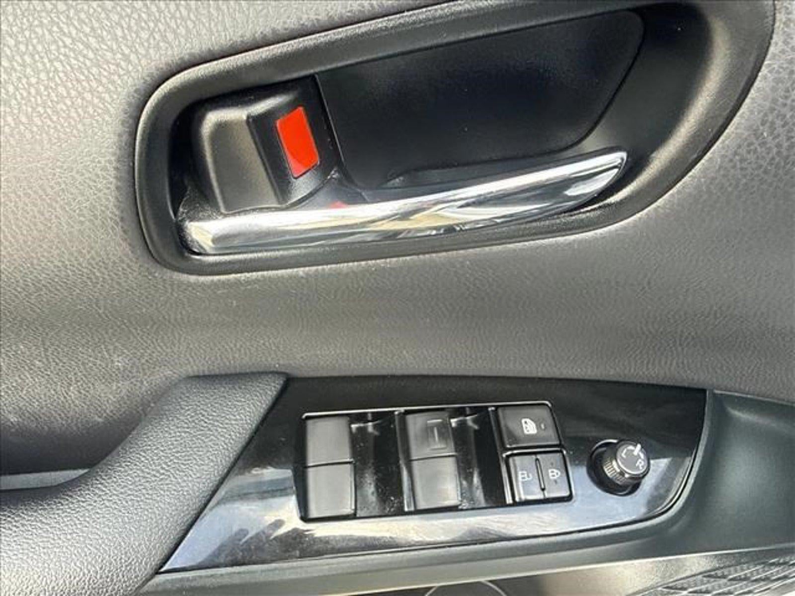 2021 Toyota Prius LE (Natl)