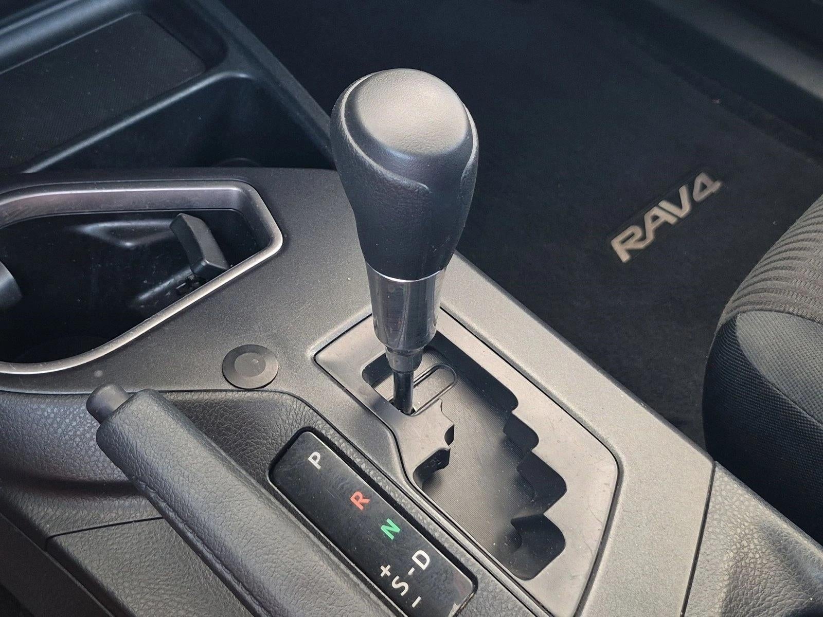 2018 Toyota RAV4 LE FWD (GS)