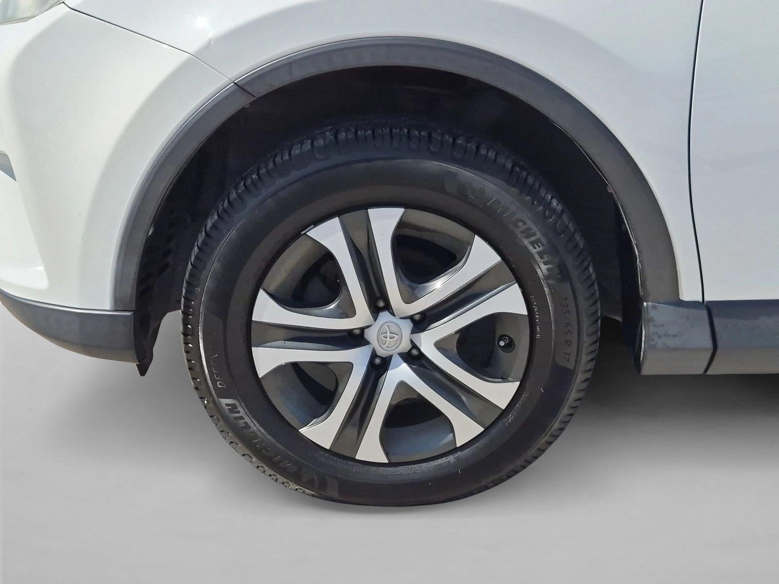 2018 Toyota RAV4 LE FWD (GS)