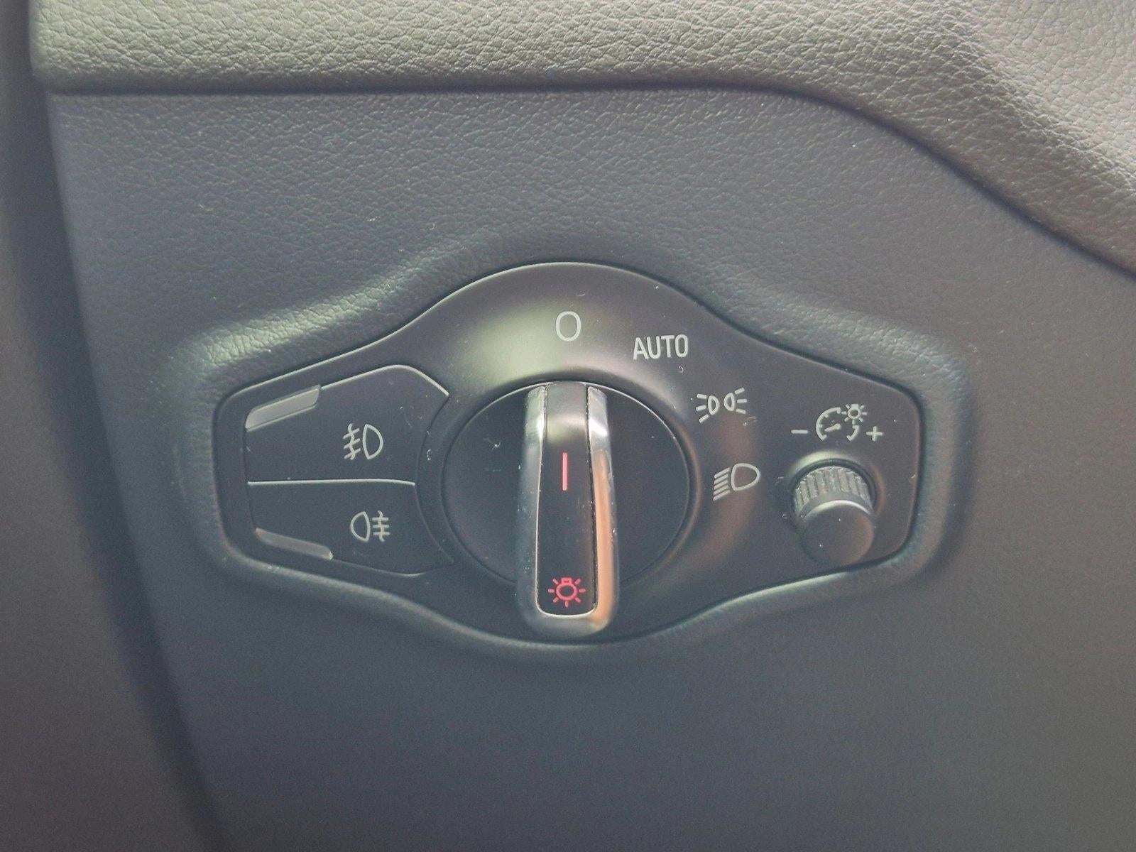 2012 Audi Q5 quattro 4dr 3.2L Prestige